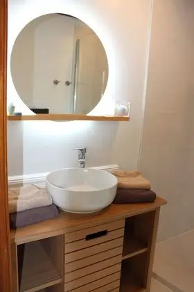 Deluxe Tek Büyük Yataklı Oda, 1 Yatak Odası, Bahçe Manzaralı, Bahçeli
