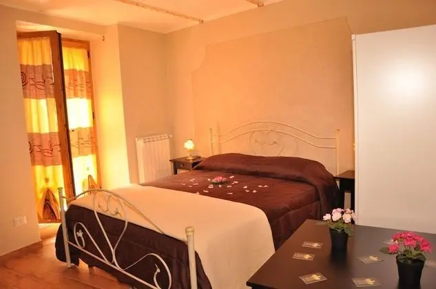 Dört Kişilik Oda, 1 Büyük (Queen) Boy Yatak ve Çekyat