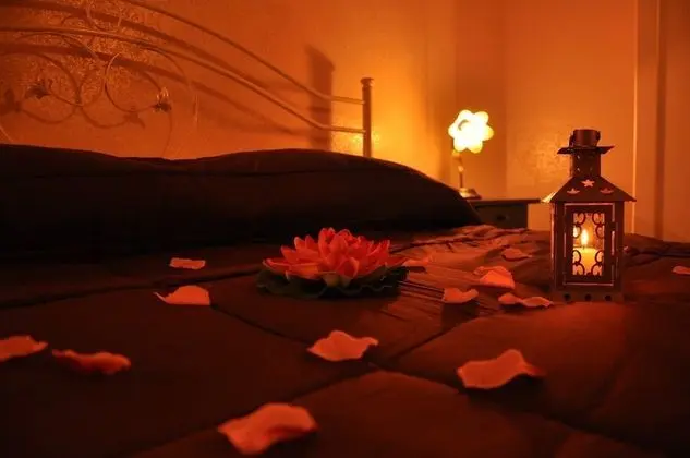 Dört Kişilik Oda, 1 Büyük (Queen) Boy Yatak ve Çekyat