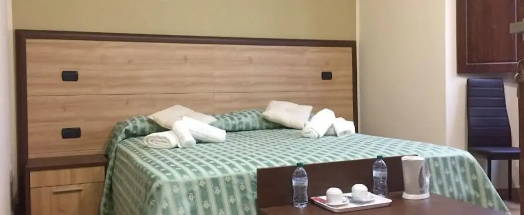 Standard Tek Büyük Yataklı Oda