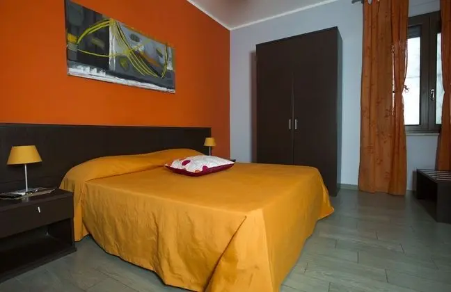 Üç Kişilik Oda
