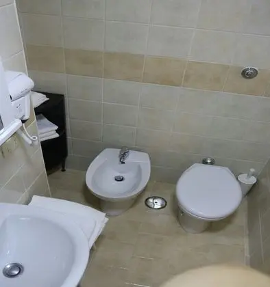 Üç Kişilik Oda