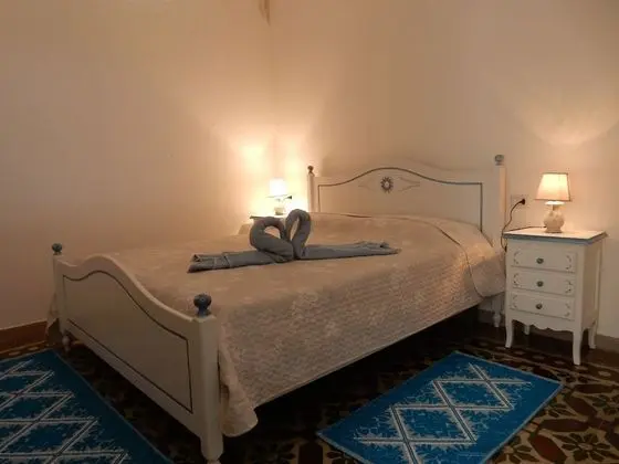 Traditional Tek Büyük Yataklı Oda