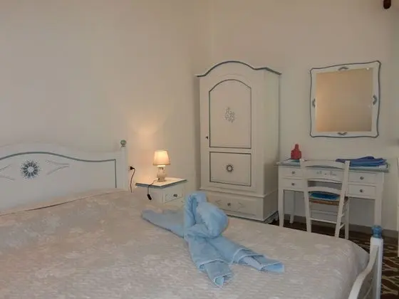 Traditional Tek Büyük Yataklı Oda