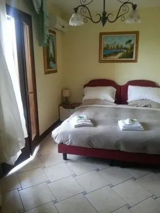 Tek Büyük veya İki Ayrı Yataklı Oda, Balkon, Avlu Manzaralı