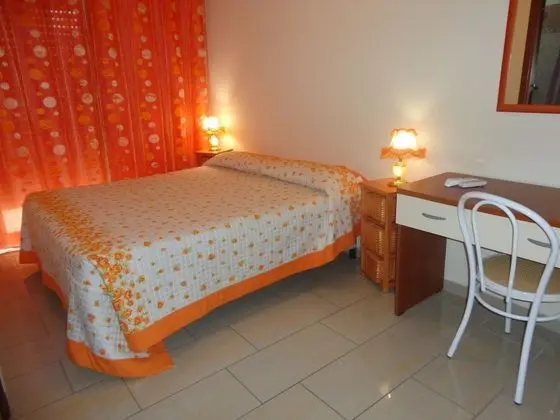 Basic Tek Büyük Yataklı Oda, Özel Banyo, Avlu