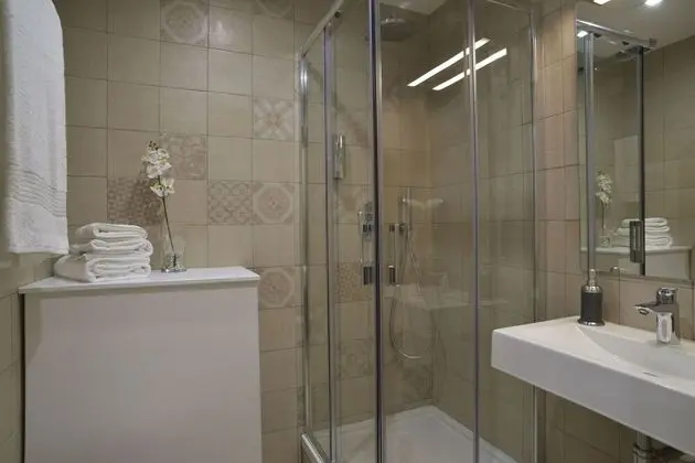 Standard Tek Büyük Yataklı Oda