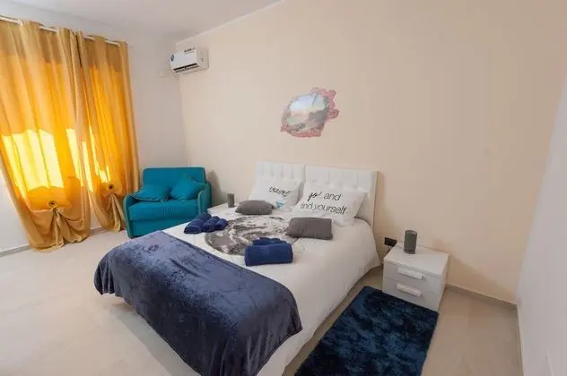 Üç Kişilik Oda, 1 Büyük (Queen) Boy Yatak ve Çekyat (Acqua Marina)