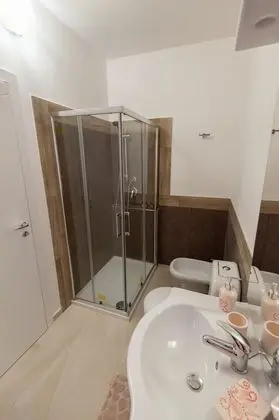 Üç Kişilik Oda, 1 Büyük (Queen) Boy Yatak ve Çekyat (Acqua Marina)