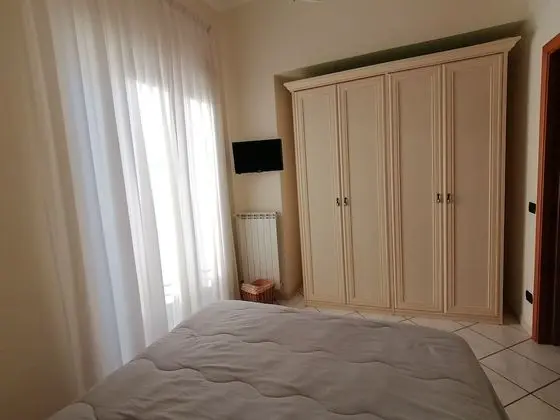 Tek Büyük Yataklı Oda, Özel Banyo, Kısmi Deniz Manzaralı (External)