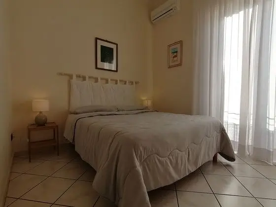 Tek Büyük Yataklı Oda, Özel Banyo, Kısmi Deniz Manzaralı (External)