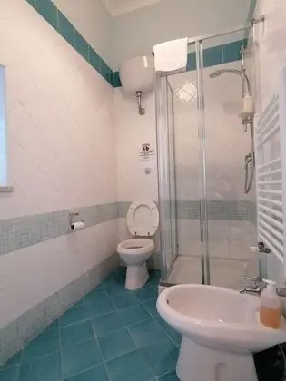 Üç Kişilik Oda, Kısmi Deniz Manzaralı