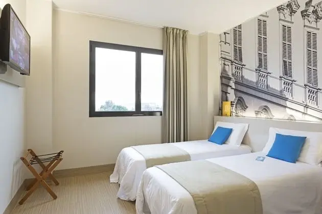 İki Ayrı Yataklı Oda, Sigara İçilmez