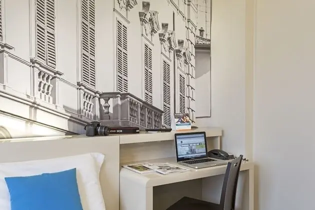 İki Ayrı Yataklı Oda, Sigara İçilmez