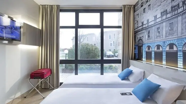 İki Ayrı Yataklı Oda, Sigara İçilmez