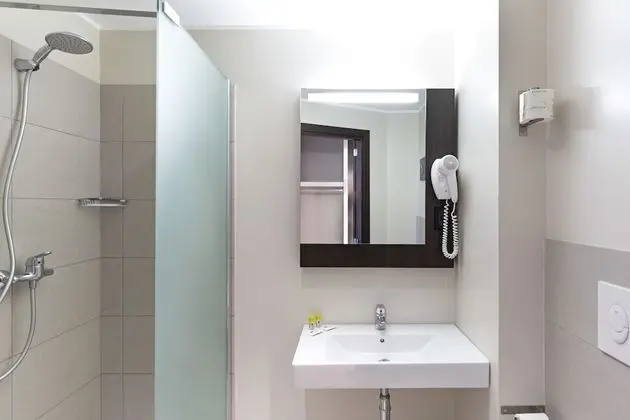 İki Ayrı Yataklı Oda, Sigara İçilmez