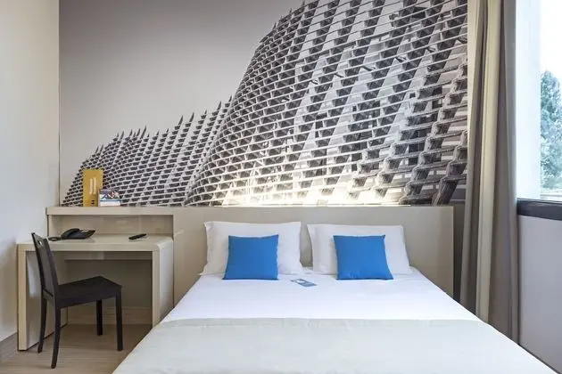 Üç Kişilik Oda, Sigara İçilmez