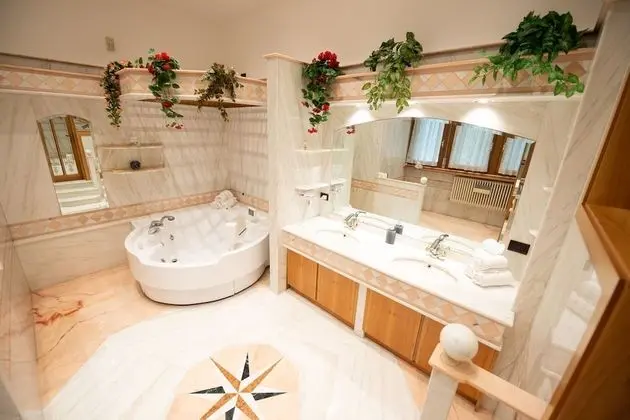 Luxury Süit, Jakuzi (private entrance)