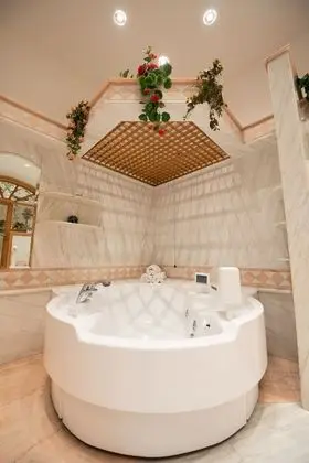 Luxury Süit, Jakuzi (private entrance)