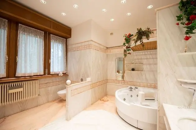 Luxury Süit, Jakuzi (private entrance)