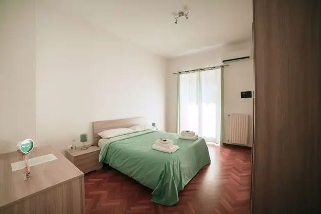 Tek Büyük Yataklı Oda, 1 Yatak Odası, Ortak Banyo, Şehir Manzaralı (Minerva)