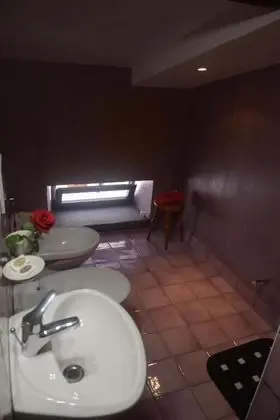 Üç Kişilik Oda