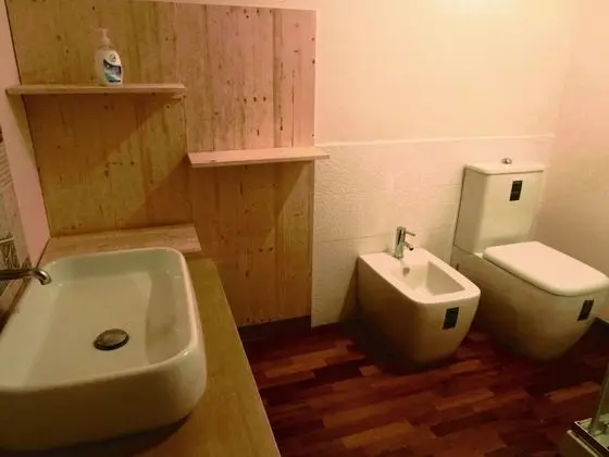Economy Üç Kişilik Oda, Ortak Banyo