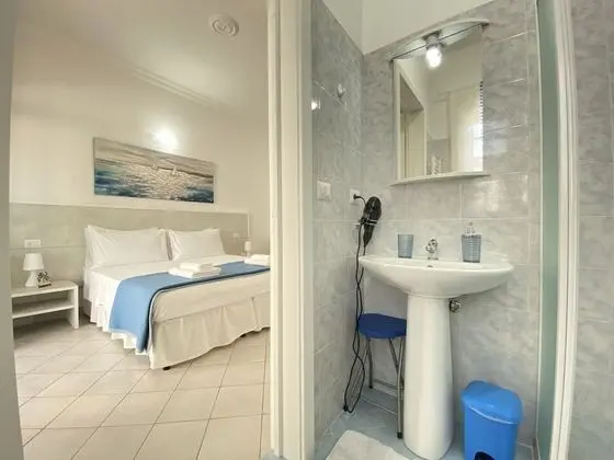 Basic Tek Büyük veya İki Ayrı Yataklı Oda