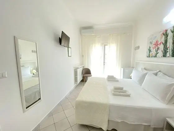 Basic Tek Büyük veya İki Ayrı Yataklı Oda