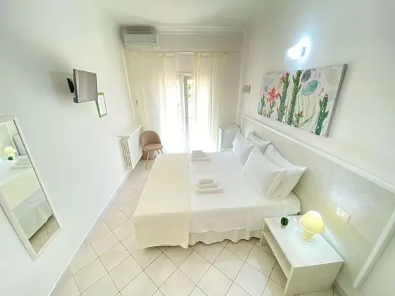 Basic Tek Büyük veya İki Ayrı Yataklı Oda