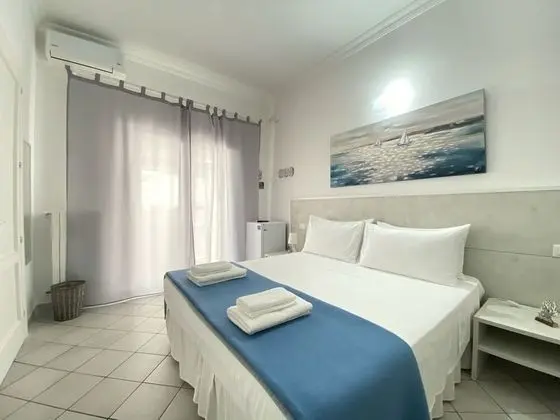 Basic Tek Büyük veya İki Ayrı Yataklı Oda