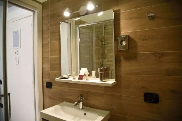 Tek Büyük Yataklı Oda, Balkon, Şehir Manzaralı