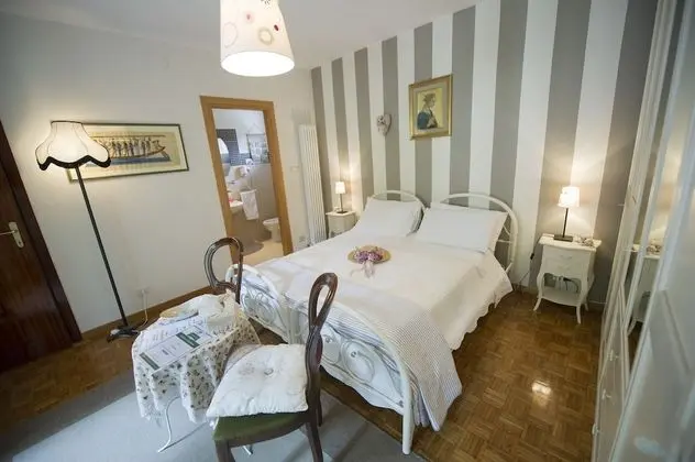 Comfort Tek Büyük Yataklı Oda, Balkon, Tepe Manzaralı (Dei Fiori)