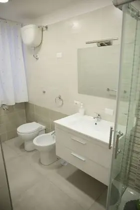 Deluxe Tek Büyük Yataklı Oda, 1 Yatak Odası, Zemin Kat