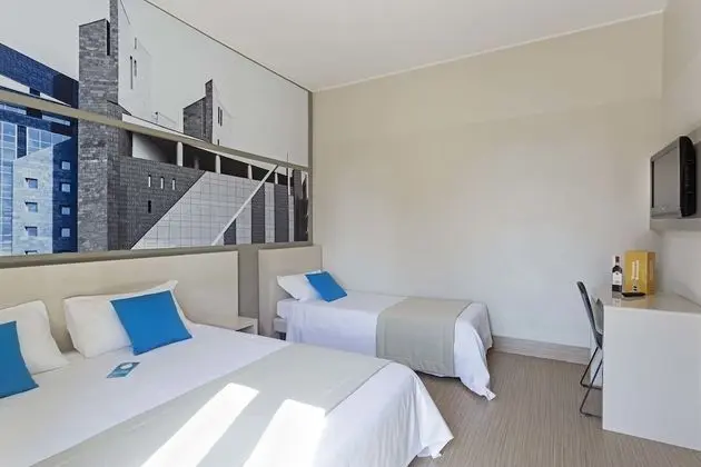 Üç Kişilik Oda, Sigara İçilmez