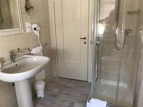 Tek Kişilik Oda, Banyolu/Duşlu