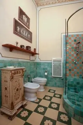 Deluxe Üç Kişilik Oda, Banyolu/Duşlu