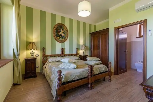 Tek Büyük Yataklı Oda, 1 Büyük (Queen) Boy Yatak, Sigara İçilmez (Olivo)