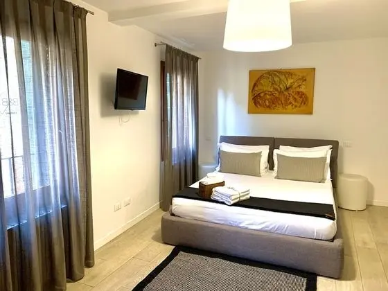 Deluxe Tek Büyük Yataklı Oda, Kanal Manzaralı