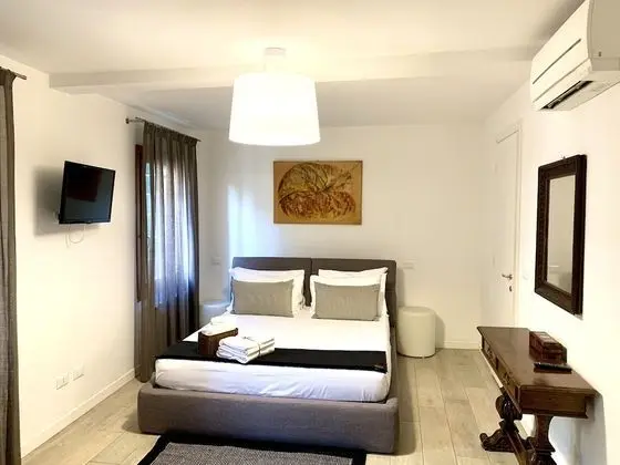 Deluxe Tek Büyük Yataklı Oda, Kanal Manzaralı