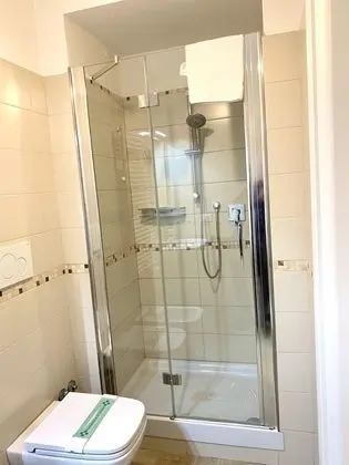 Deluxe Tek Büyük Yataklı Oda, Kanal Manzaralı