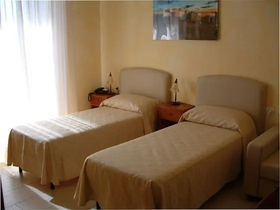 Comfort Tek Büyük Yataklı Oda