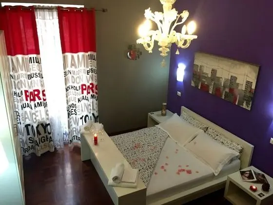Tek Büyük Yataklı Oda, Ortak Banyo