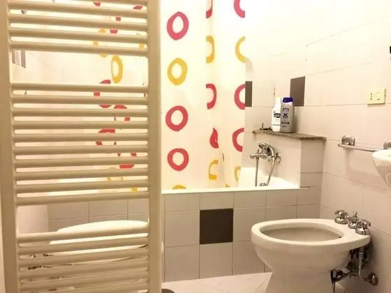 Tek Büyük Yataklı Oda, Ortak Banyo