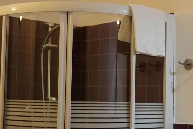Standard Tek Büyük Yataklı Oda (Private External Bathroom)