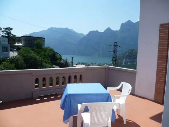 Tek Büyük veya İki Ayrı Yataklı Oda, Göl Manzaralı (6)