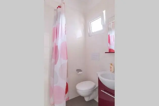 Tek Büyük veya İki Ayrı Yataklı Oda, Göl Manzaralı (6)