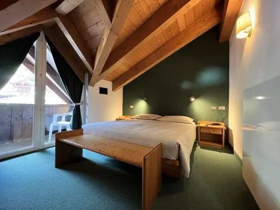 Tek Büyük veya İki Ayrı Yataklı Oda, Dağ Manzaralı