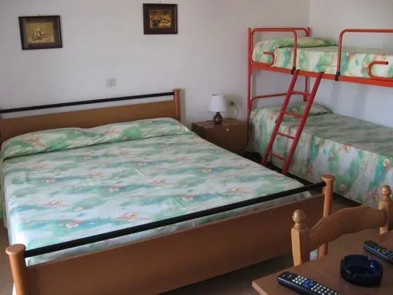 Standard Üç Kişilik Oda, Banyolu/Duşlu