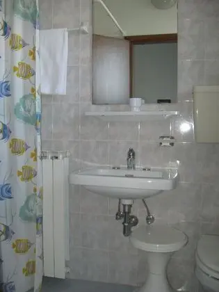 Tek Büyük veya İki Ayrı Yataklı Oda, Banyolu/Duşlu